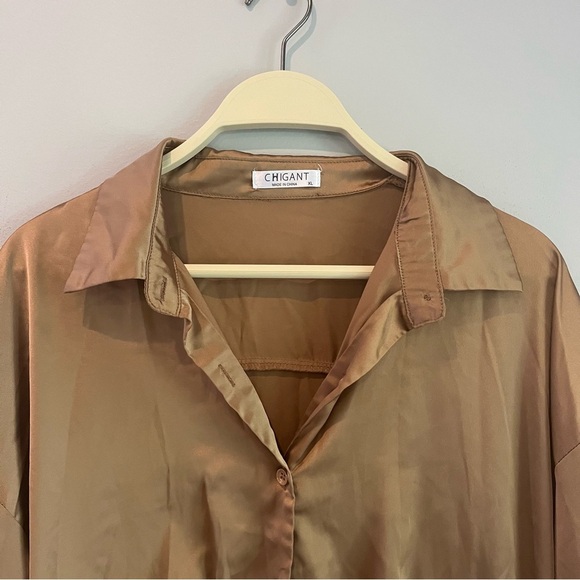 Long sleeve button up size XL - Picture 2 of 6